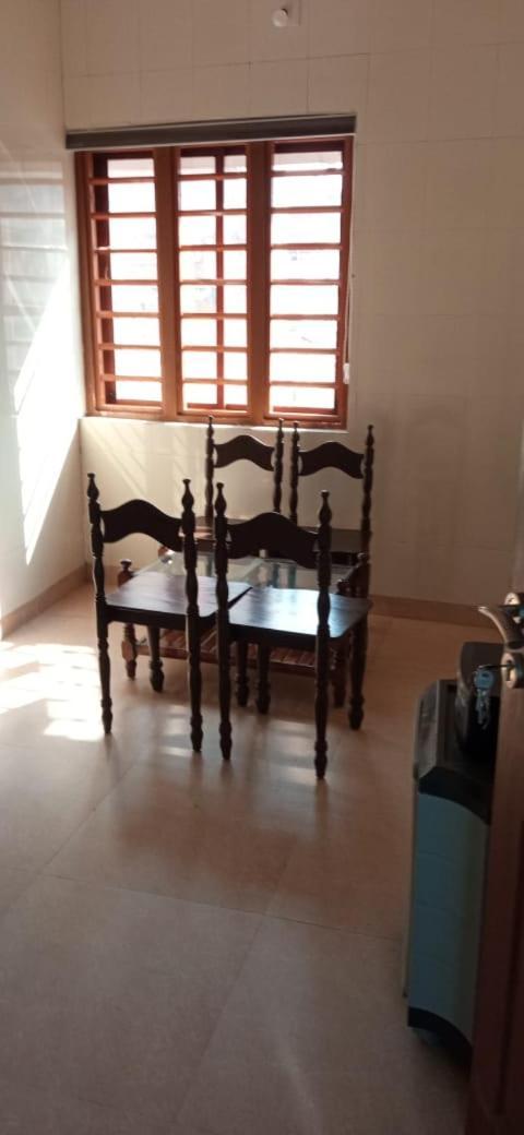 Sivaranjini Tourist Villa Guruvāyūr Kültér fotó